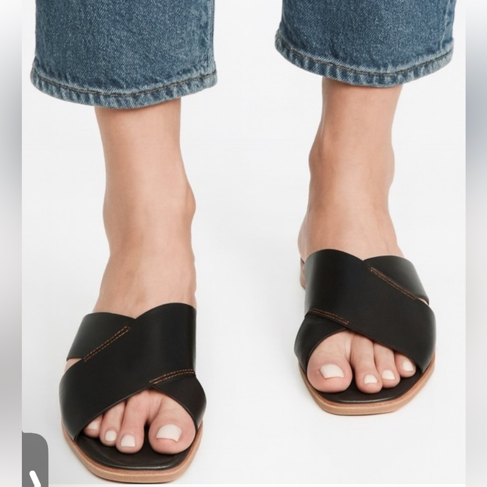 Coach and Four Black Leather Sandals size 8.5